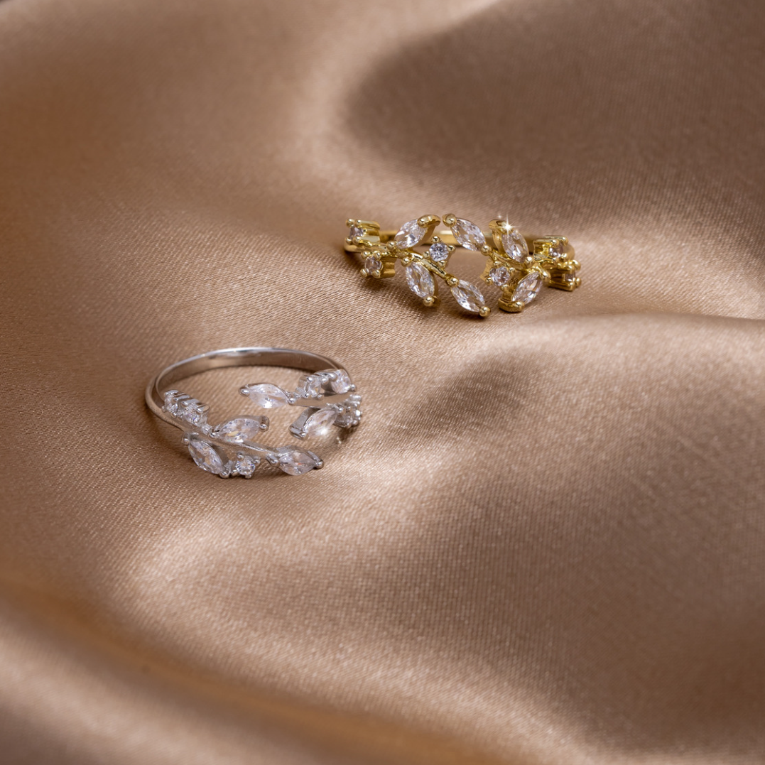 Anillo de Vid de Cristal Plateado