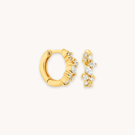 Aros Huggies con Racimo de Cristales | Oro Blanco
