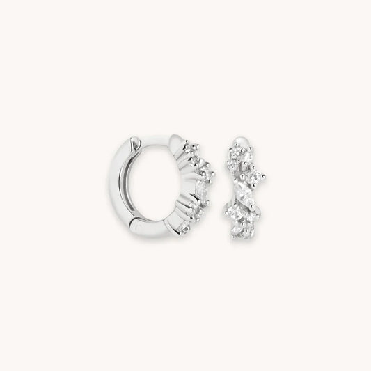 Aros Huggies con Racimo de Cristales | Oro Blanco