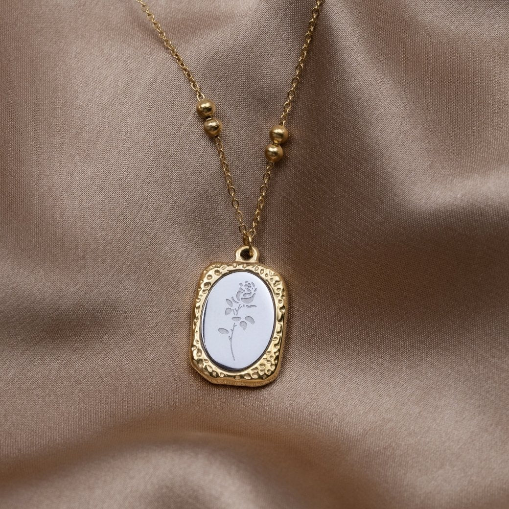 Collar de Rosa "Amor Frágil"
