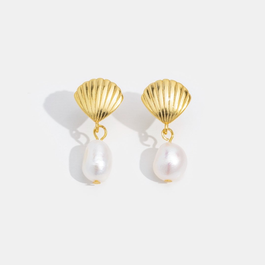 Pendientes de Concha de Oro con Perla de Agua Dulce
