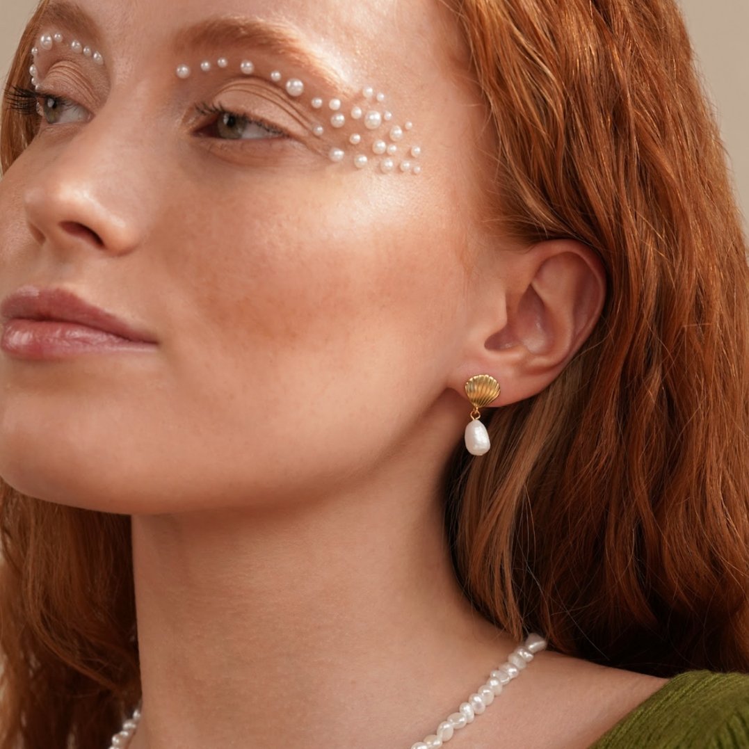 Pendientes de Concha de Oro con Perla de Agua Dulce