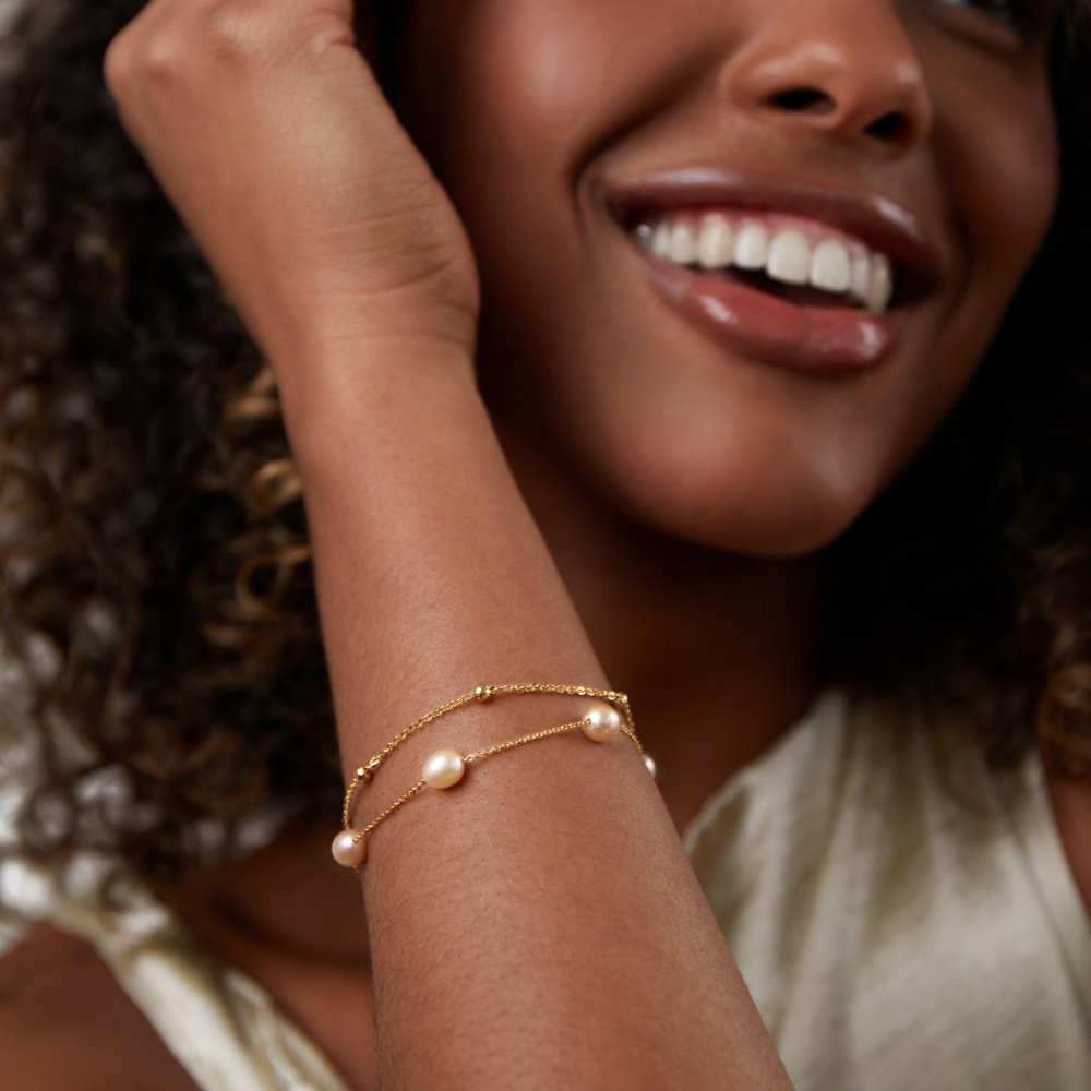 Pulsera en Capas de Perlas de Agua Dulce