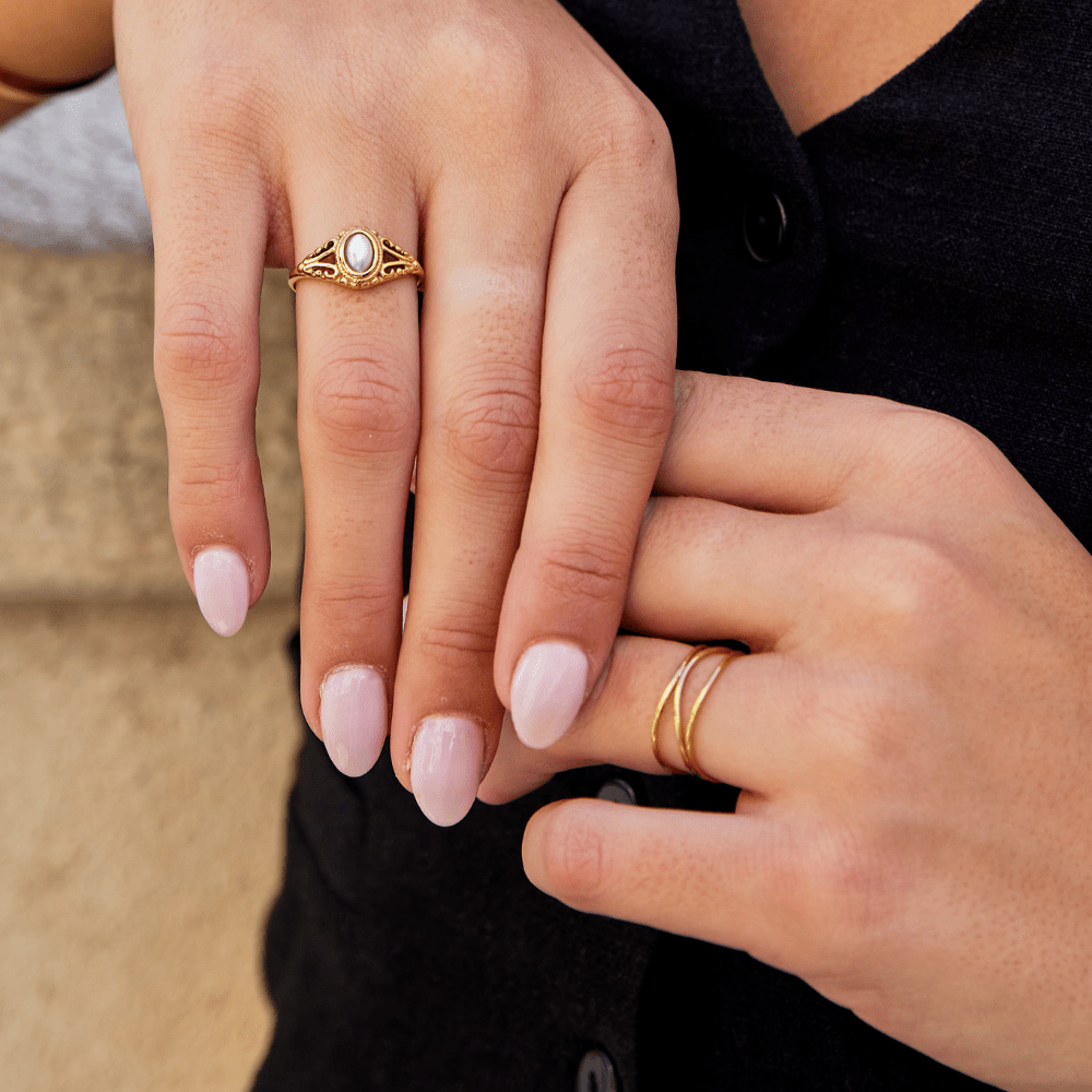 Anillo de Bucle Infinito Dorado