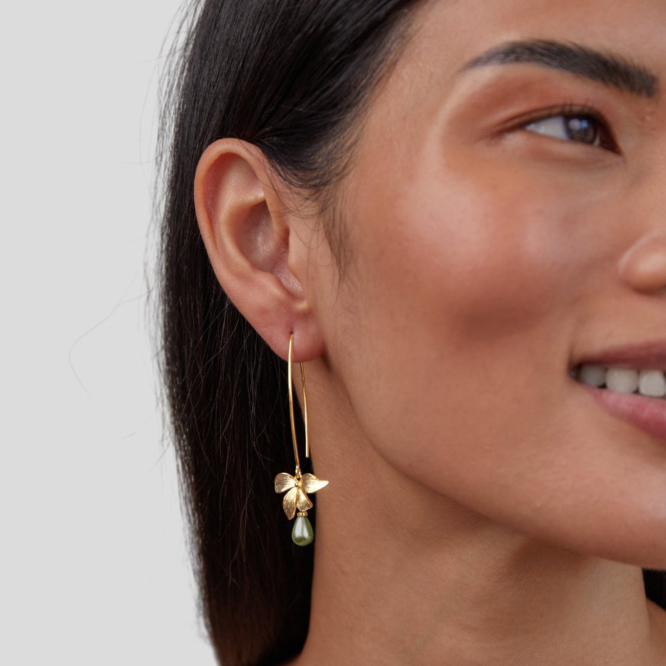 Pendientes Colgantes de Perla y Pétalo