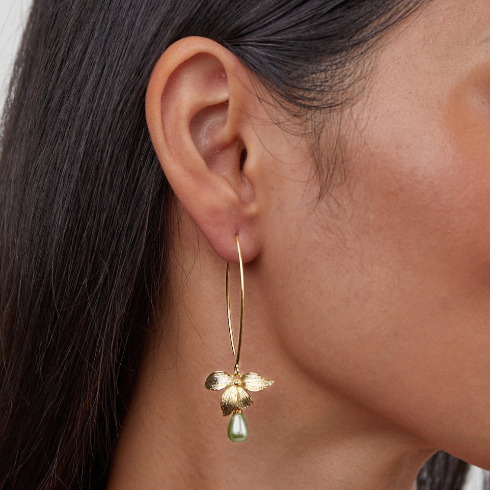 Pendientes Colgantes de Perla y Pétalo