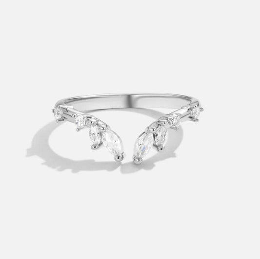 Anillo de Vid de Cristal Plateado