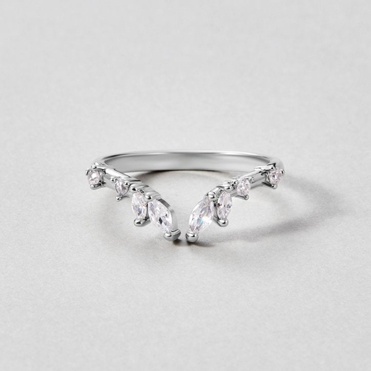 Anillo de Vid de Cristal Plateado