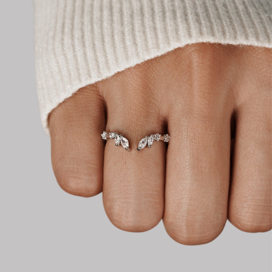Anillo de Vid de Cristal Plateado