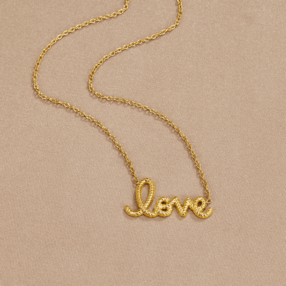 Collar con Colgante de Amor
