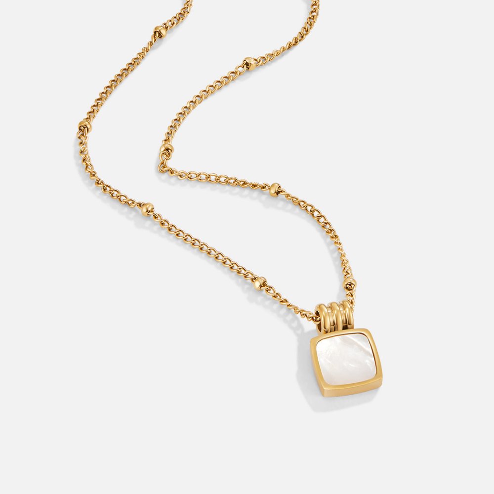 Collar con Colgante de Concha Blanca