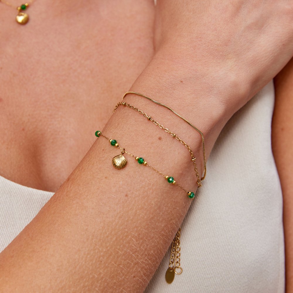 Pulsera Dorada de Concha y Cuentas Verdes