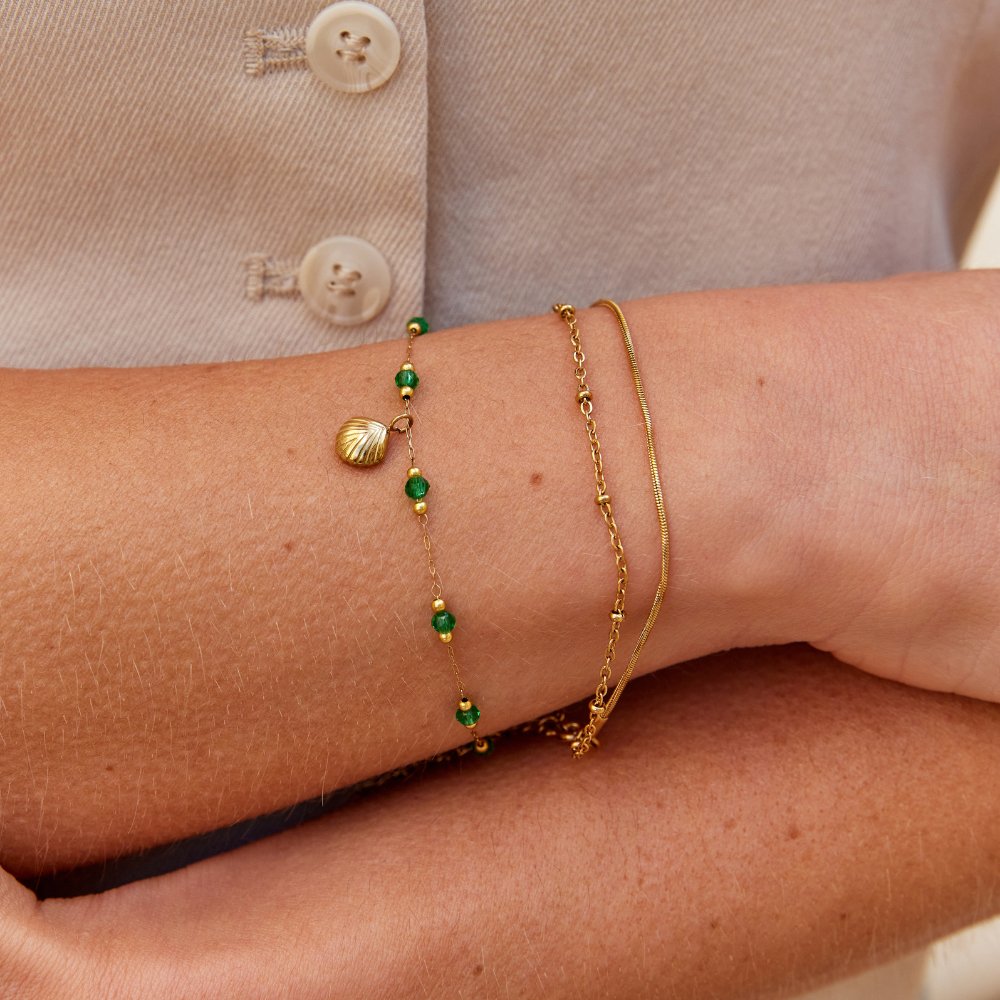 Pulsera Dorada de Concha y Cuentas Verdes