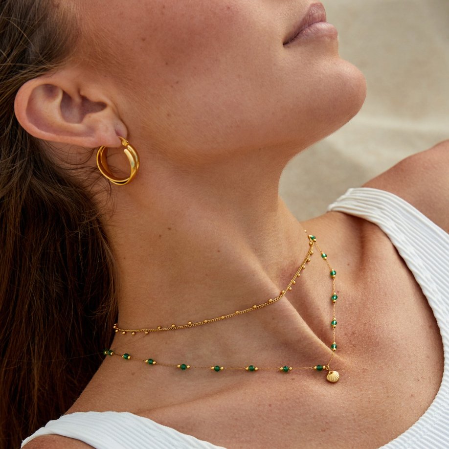 Collar Dorado de Concha y Cuentas Verdes