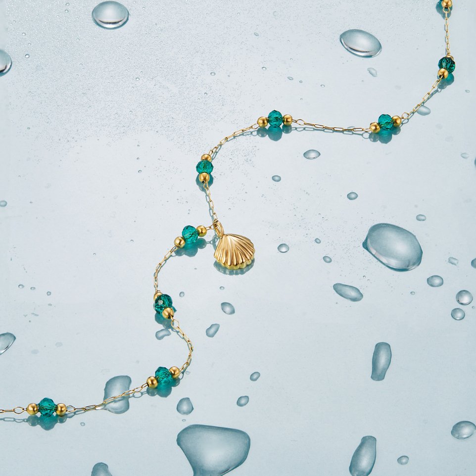 Collar Dorado de Concha y Cuentas Verdes