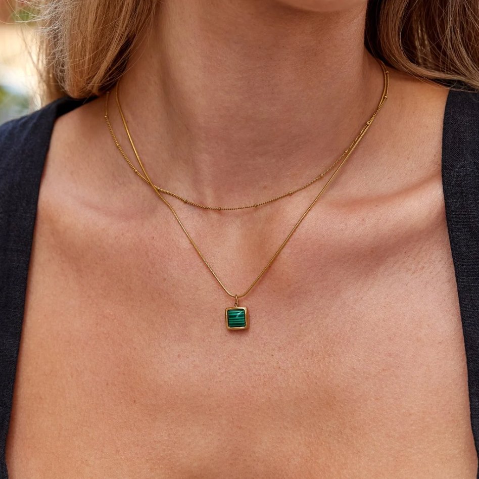 Collar de Cadena Dorada con Cuentas