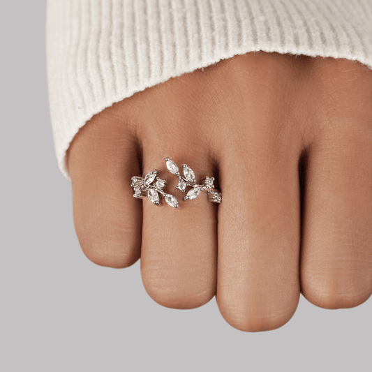 Anillo de Vid de Cristal Plateado