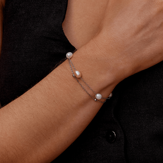 Pulsera de Capas con Perla de Agua Dulce Plateada