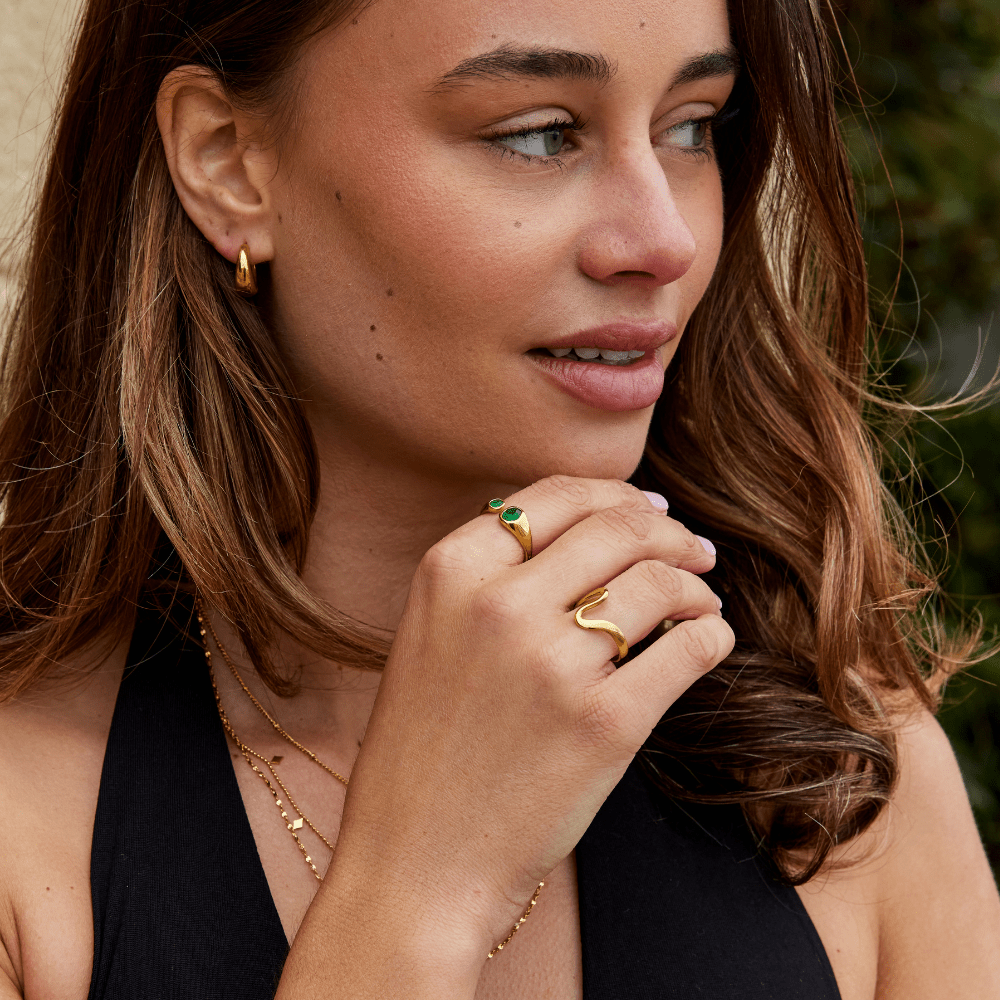 Anillo Envolvente Vintage de Esmeralda Verde
