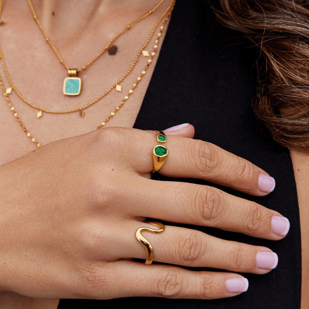 Anillo Envolvente Vintage de Esmeralda Verde