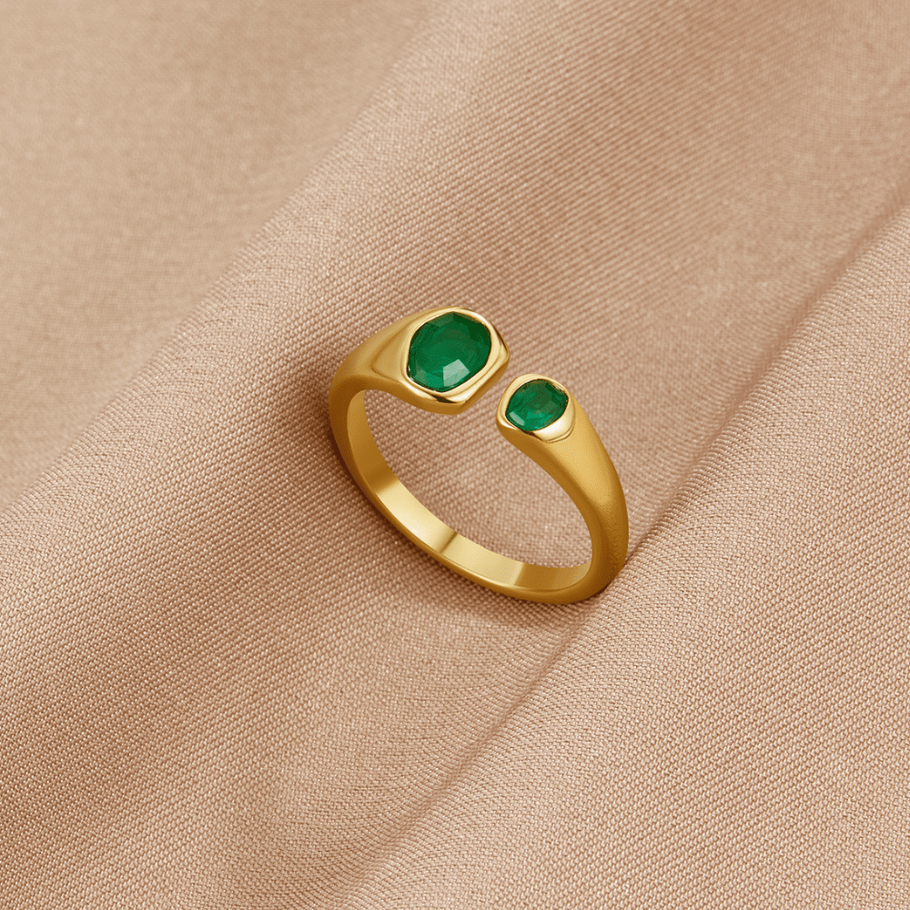 Anillo Envolvente Vintage de Esmeralda Verde