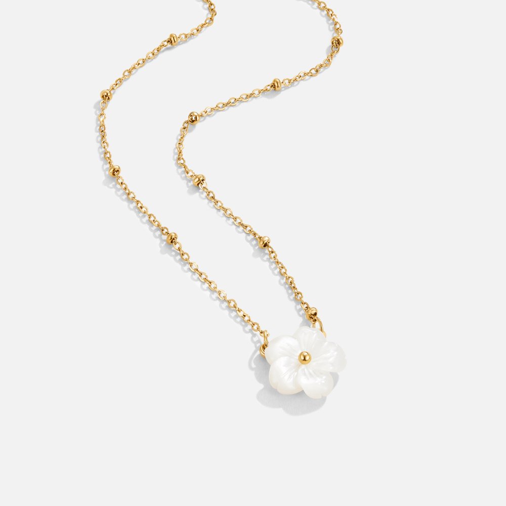 Collar de Flor Blanca en Floración