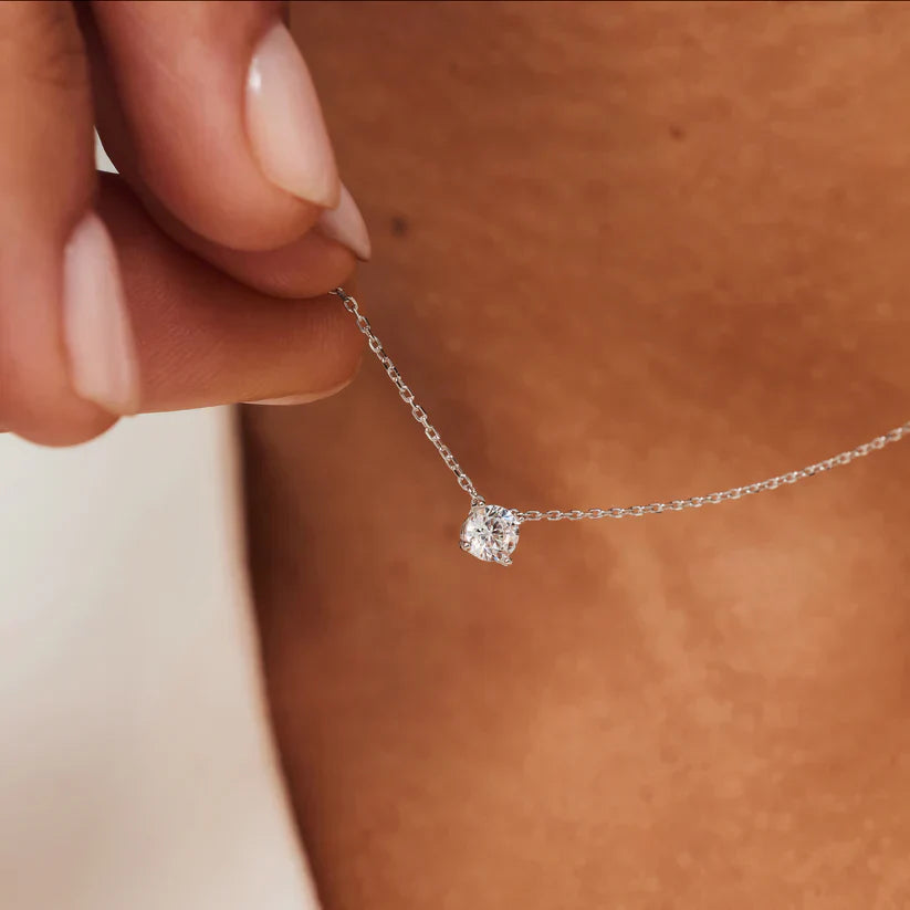 Collar con Piedra | Oro Blanco