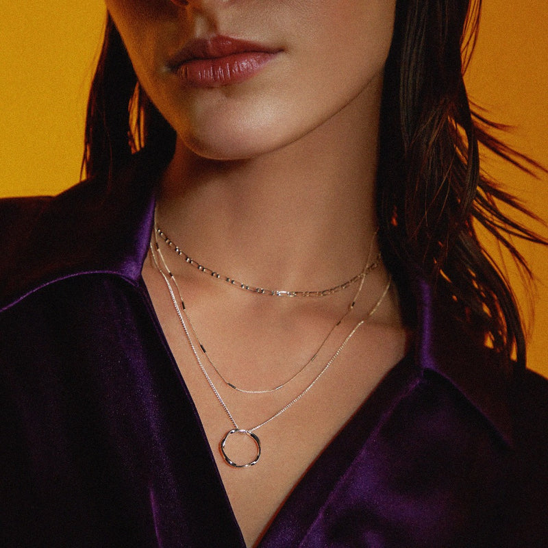 Collar Círculo Abierto de Tres Filas | Oro Blanco