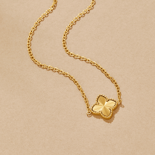 Collar con Colgante de Trébol