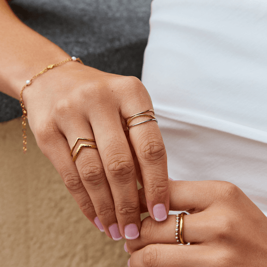 Anillo en Capas de Tres Tonos