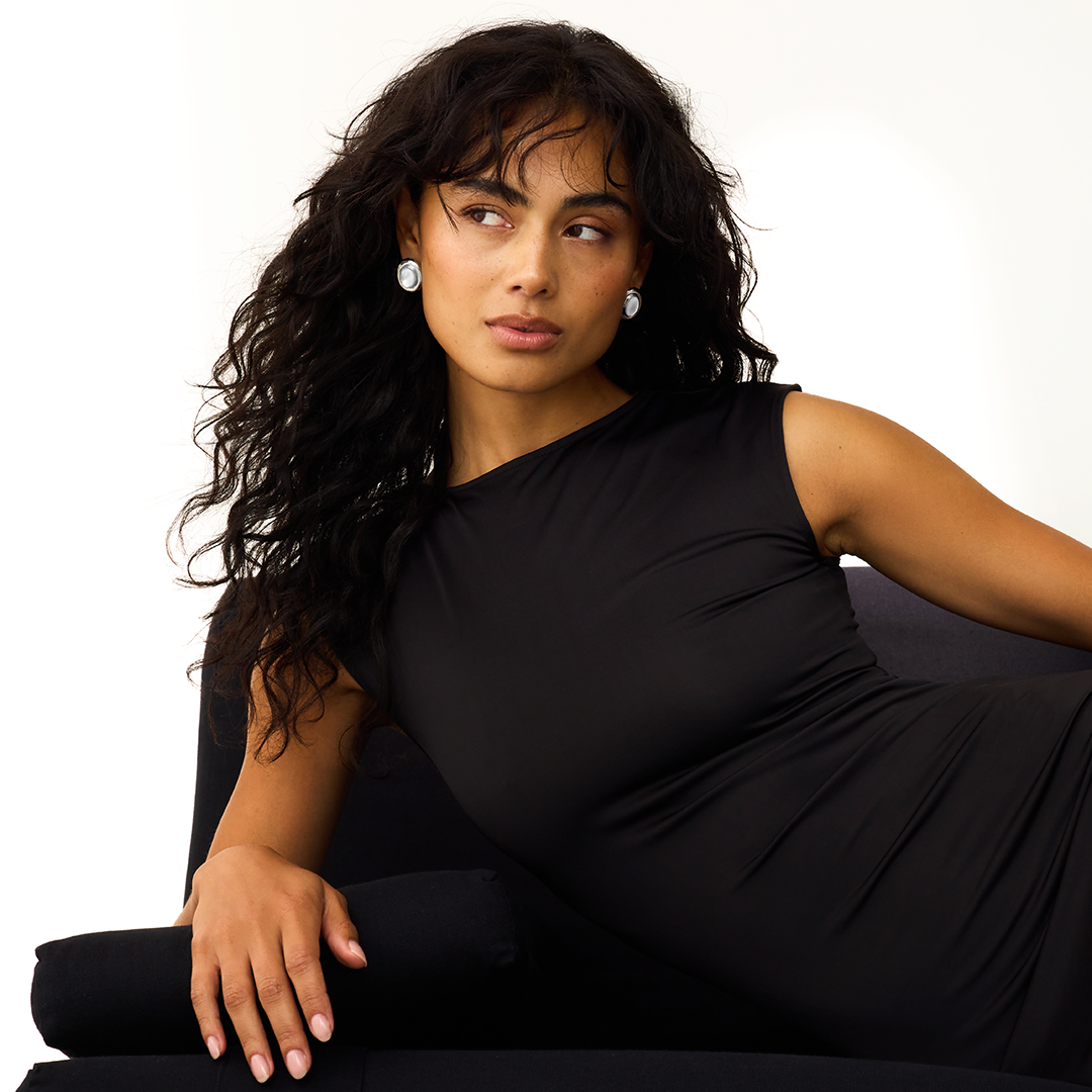 Aretes Lisa con Perla | Oro Blanco