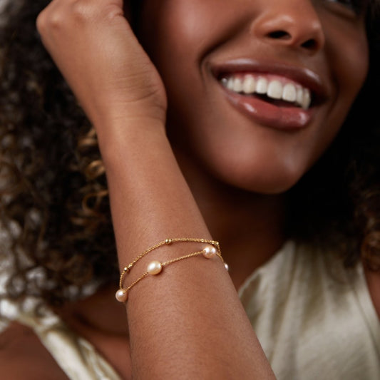 Pulsera en Capas de Perlas de Agua Dulce