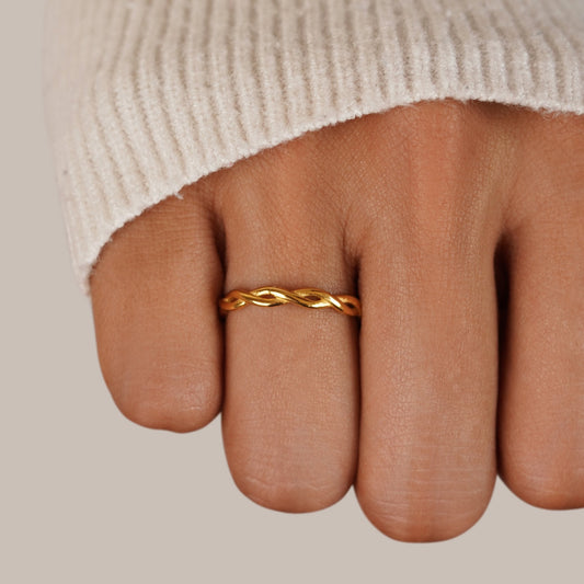 Anillo Torcido Infinito de Oro de 18K