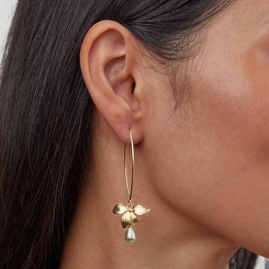 Pendientes Colgantes de Perla y Pétalo