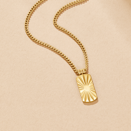Collar con Colgante Dorado