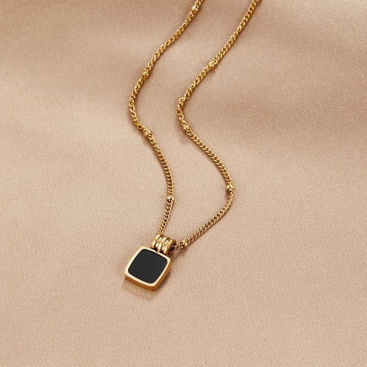 Collar con Colgante Negro