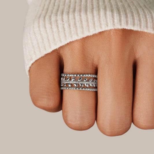 Anillo de Hoja en Capas Plateada