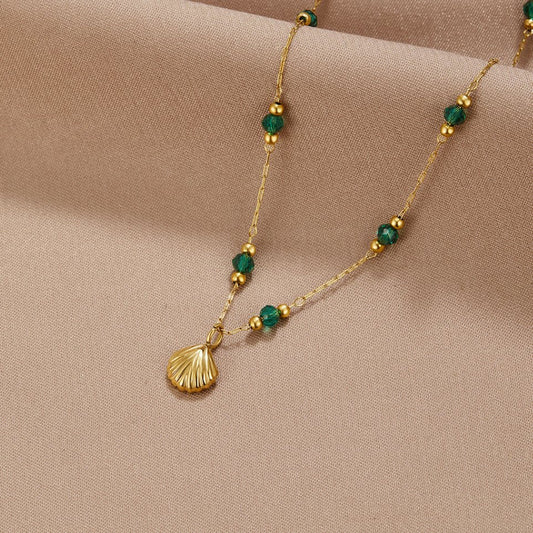 Collar Dorado de Concha y Cuentas Verdes