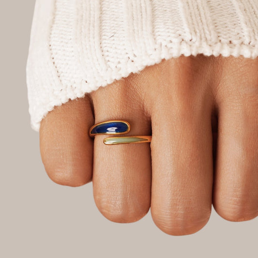 Anillo Envolvente de Zafiro Azul