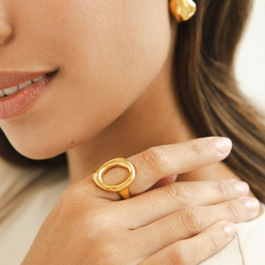 Anillo Dorado Fundido