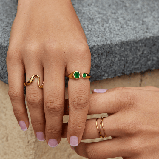 Anillo Envolvente Vintage de Esmeralda Verde