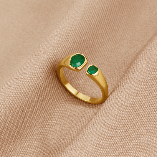 Anillo Envolvente Vintage de Esmeralda Verde